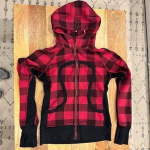 Lululemon buffalo check scuba II hoodie 6 bumble berry